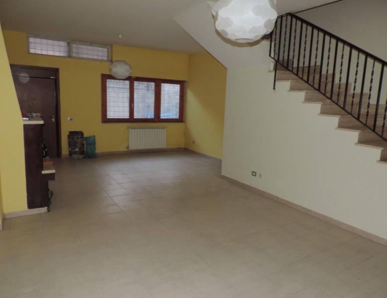casa indipendente in vendita a Guidonia Montecelio in zona Montecelio