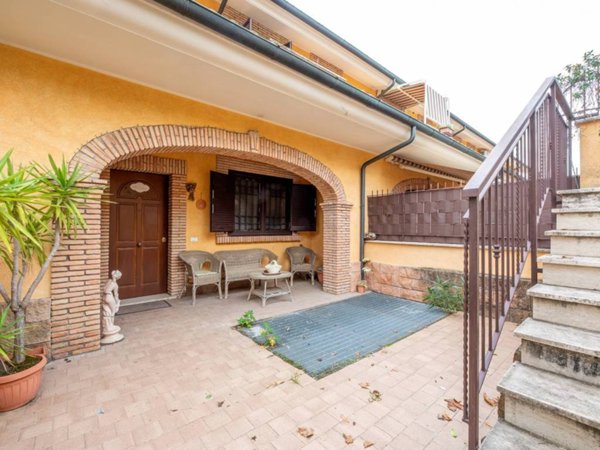 casa indipendente in vendita a Guidonia Montecelio in zona Pichini