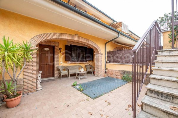 casa indipendente in vendita a Guidonia Montecelio in zona Pichini
