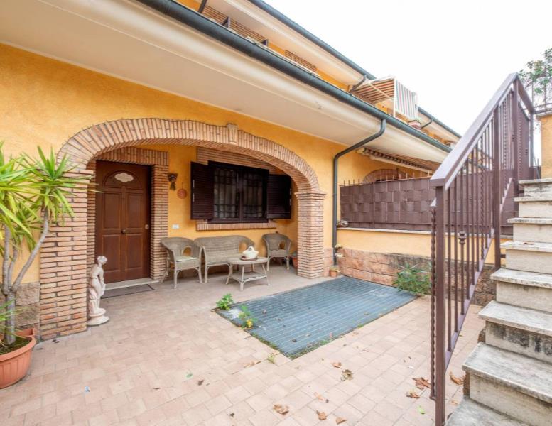 casa indipendente in vendita a Guidonia Montecelio in zona Guidonia