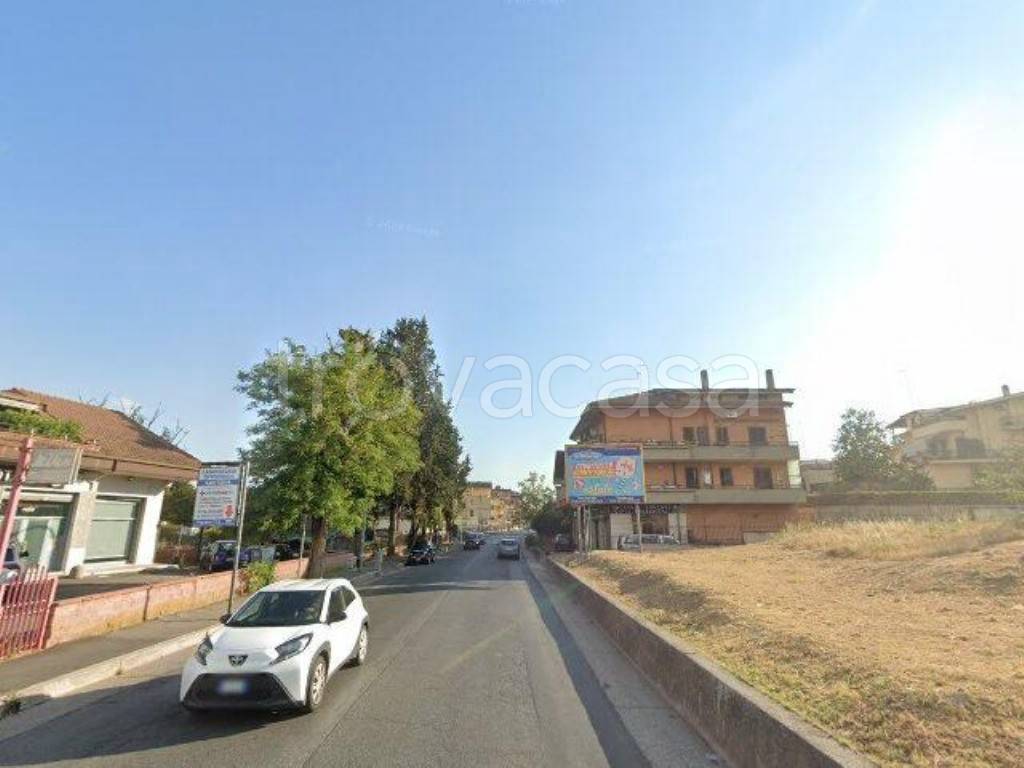 locale commerciale in vendita a Guidonia Montecelio in zona Montecelio