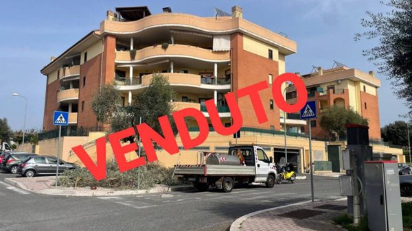 appartamento in vendita a Guidonia Montecelio in zona Marco Simone