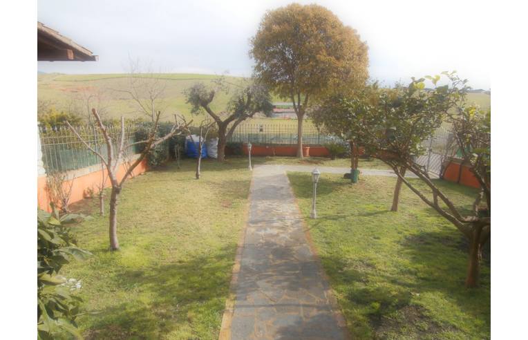 casa indipendente in vendita a Guidonia Montecelio in zona Colleverde