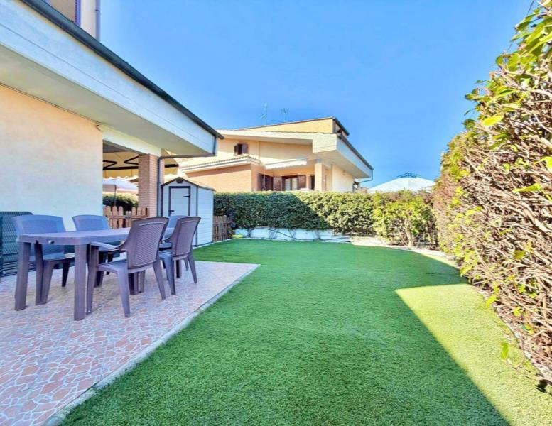 casa indipendente in vendita a Guidonia Montecelio in zona Setteville