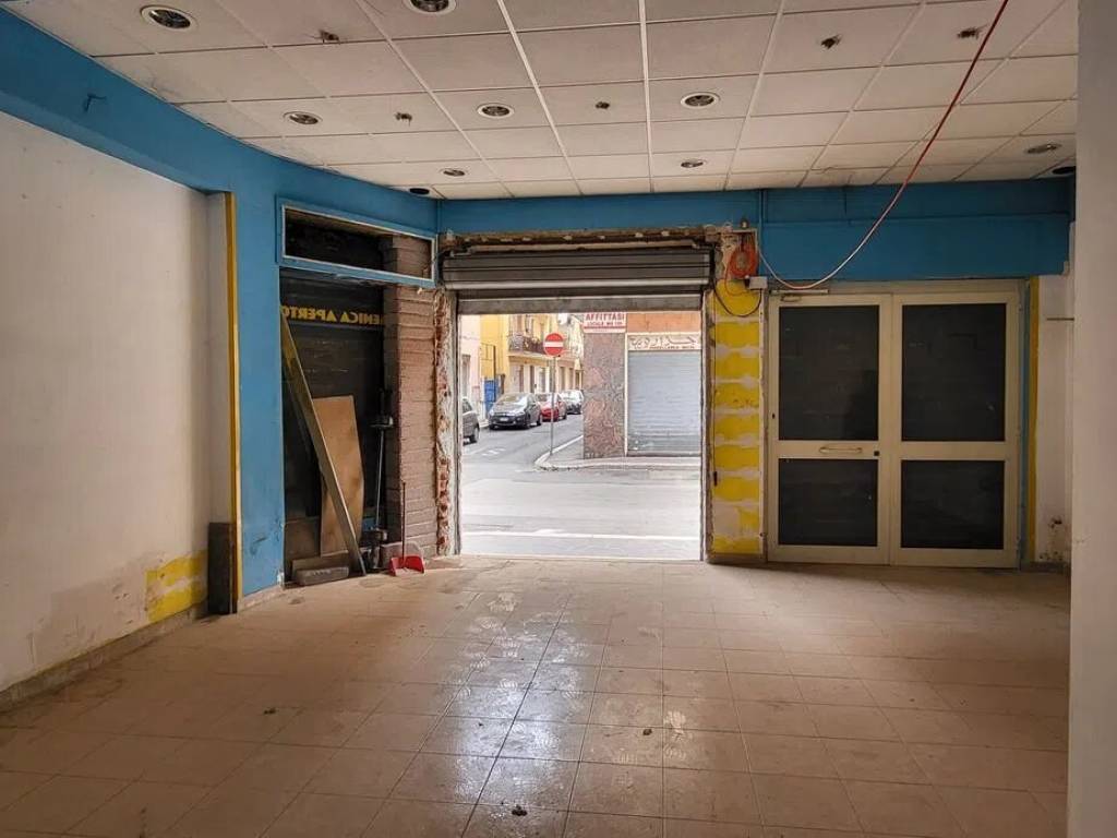 negozio in vendita a Guidonia Montecelio in zona Villalba