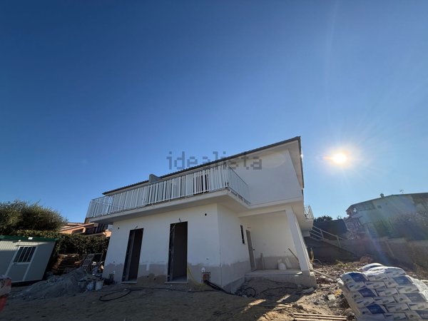 casa indipendente in vendita a Guidonia Montecelio in zona Marco Simone