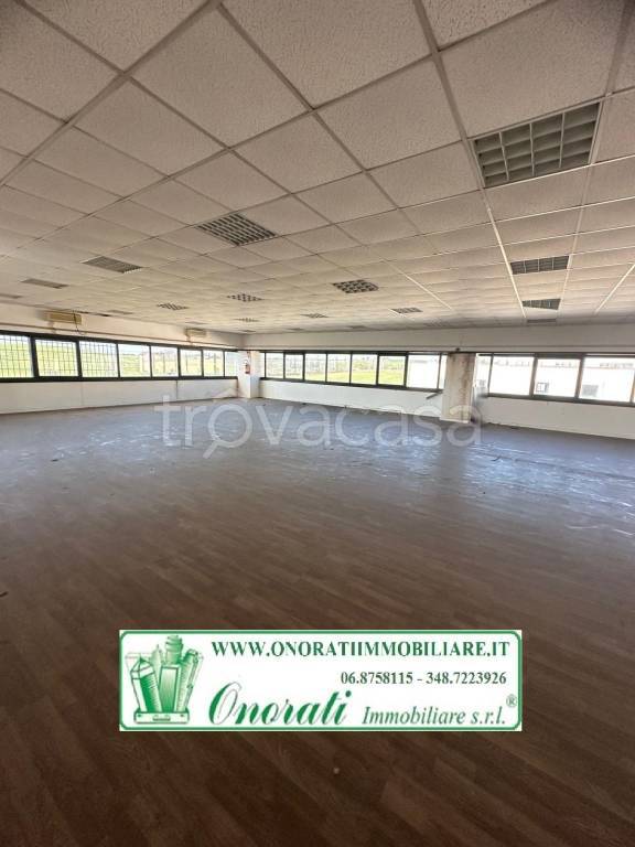 locale commerciale in vendita a Guidonia Montecelio