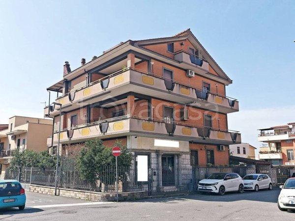 negozio in vendita a Guidonia Montecelio in zona Villanova