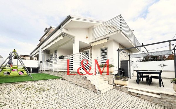 casa indipendente in vendita a Guidonia Montecelio in zona Montecelio