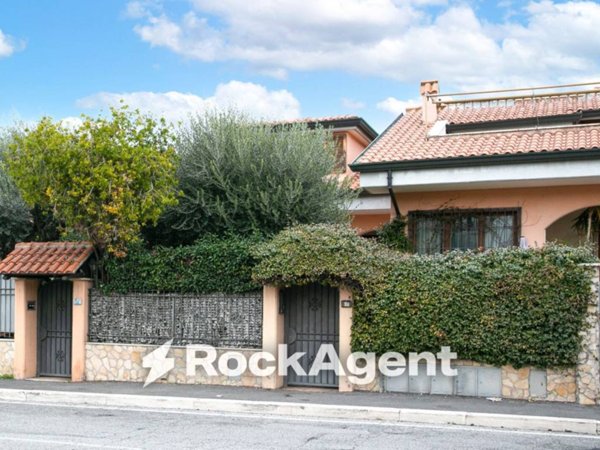 casa indipendente in vendita a Guidonia Montecelio in zona Setteville