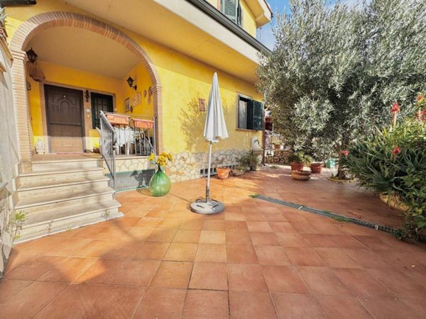 casa indipendente in vendita a Guidonia Montecelio in zona Setteville