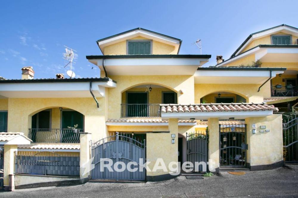 casa indipendente in vendita a Guidonia Montecelio in zona Marco Simone