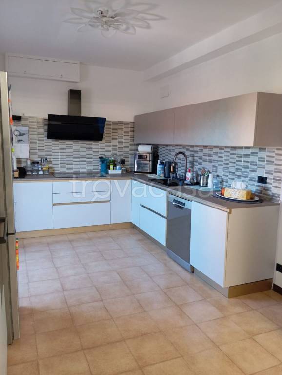 appartamento in vendita a Guidonia Montecelio in zona Guidonia