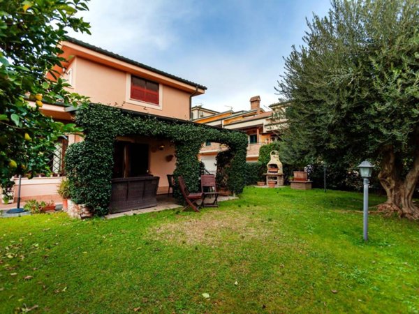 casa indipendente in vendita a Guidonia Montecelio in zona Setteville