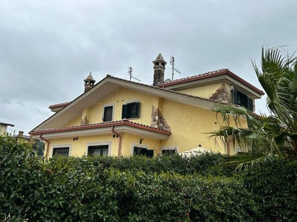 casa indipendente in vendita a Guidonia Montecelio in zona Setteville