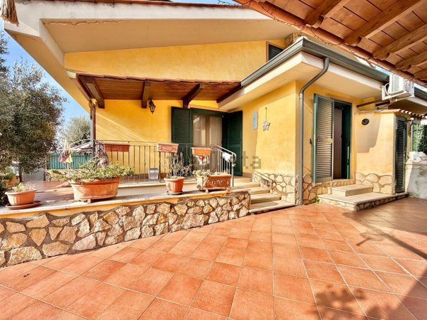 casa indipendente in vendita a Guidonia Montecelio in zona Setteville