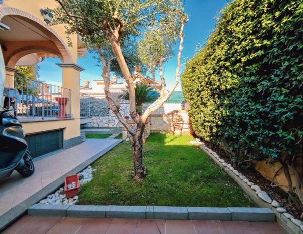 casa indipendente in vendita a Guidonia Montecelio in zona Marco Simone