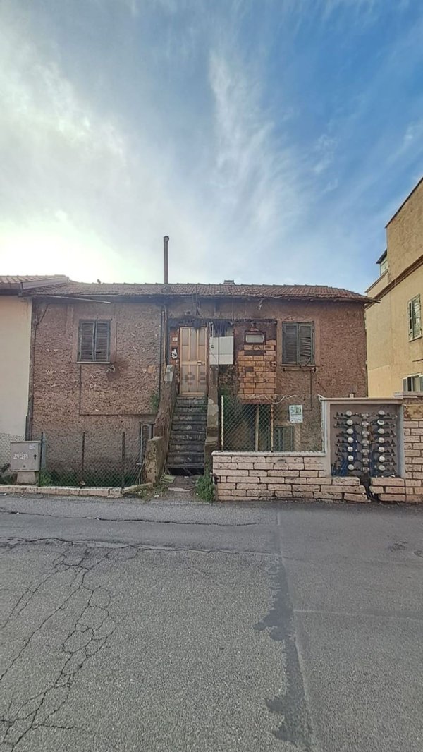 casa indipendente in vendita a Guidonia Montecelio in zona Villalba
