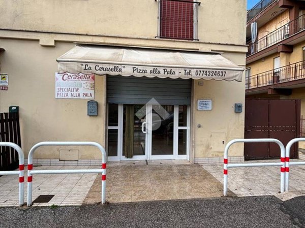 negozio in vendita a Guidonia Montecelio in zona Villanova