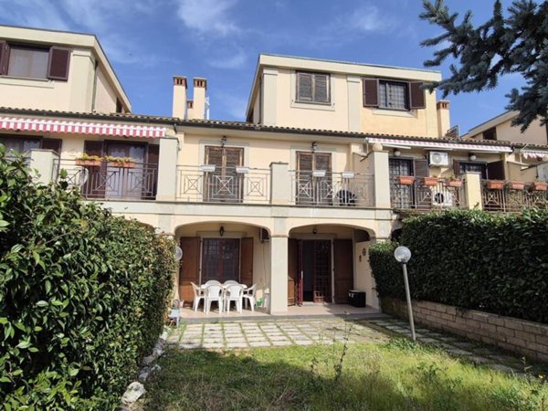 casa indipendente in vendita a Guidonia Montecelio in zona Marco Simone