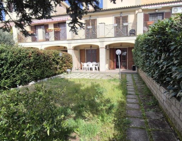 casa indipendente in vendita a Guidonia Montecelio in zona Marco Simone