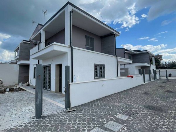 casa indipendente in vendita a Guidonia Montecelio in zona Setteville