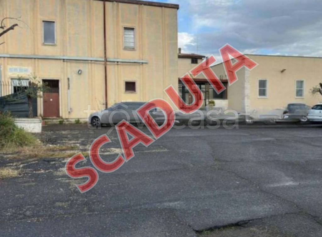 locale commerciale in vendita a Guidonia Montecelio in zona Montecelio