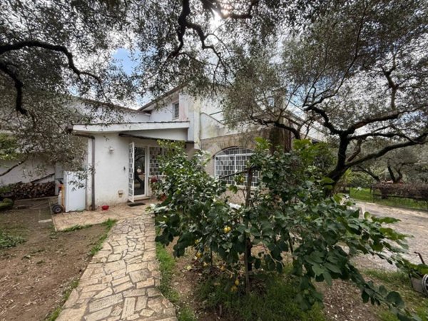 casa indipendente in vendita a Guidonia Montecelio in zona Montecelio