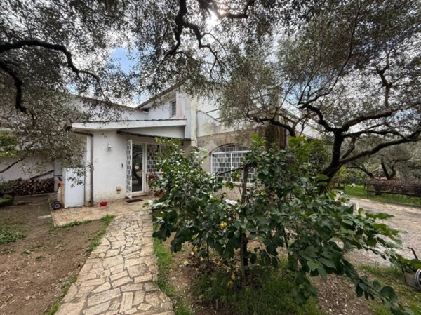 casa indipendente in vendita a Guidonia Montecelio in zona Montecelio