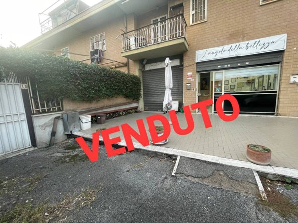 negozio in vendita a Guidonia Montecelio in zona Montecelio