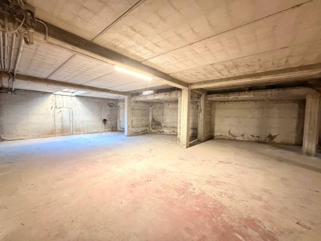 locale commerciale in vendita a Guidonia Montecelio