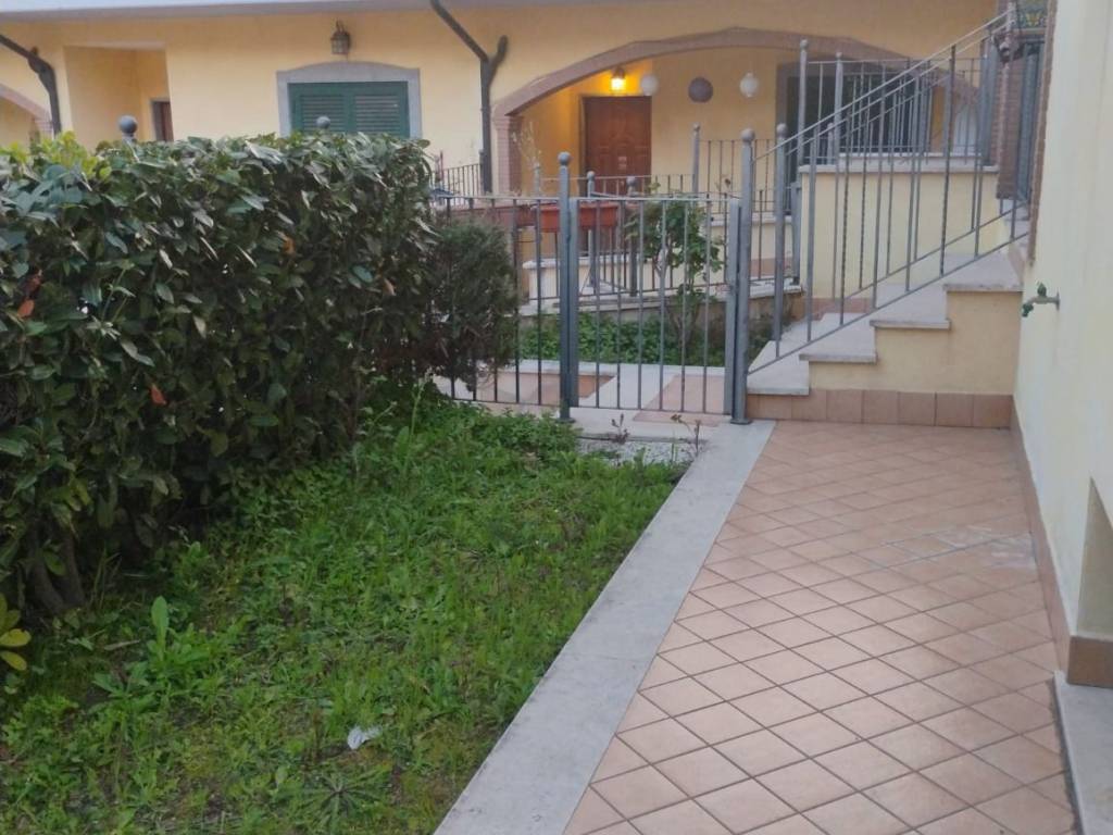 pentavano in vendita a Guidonia Montecelio in zona Marco Simone