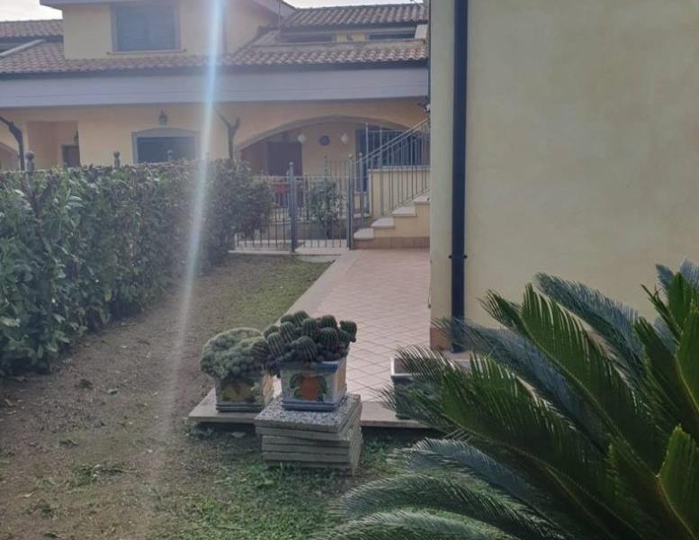 casa indipendente in vendita a Guidonia Montecelio in zona Marco Simone