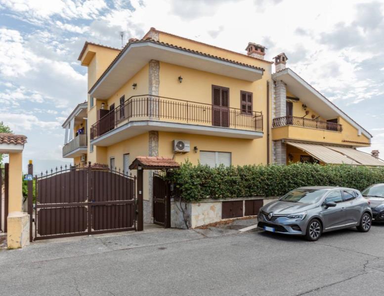 appartamento in vendita a Guidonia Montecelio in zona Marco Simone