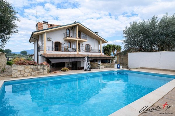 casa indipendente in vendita a Guidonia Montecelio in zona Marco Simone