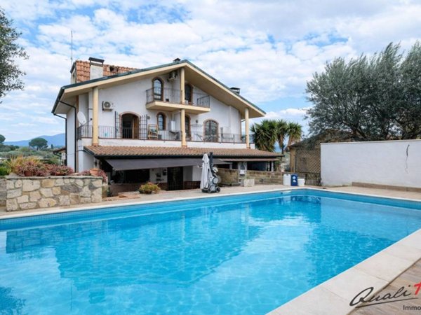 casa indipendente in vendita a Guidonia Montecelio in zona Marco Simone