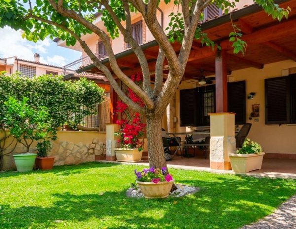 casa indipendente in vendita a Guidonia Montecelio in zona Marco Simone