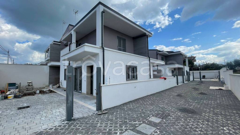 casa indipendente in vendita a Guidonia Montecelio in zona Montecelio