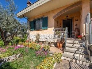 casa indipendente in vendita a Guidonia Montecelio in zona Marco Simone