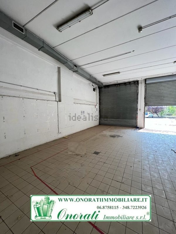 locale di sgombero in vendita a Guidonia Montecelio in zona Guidonia