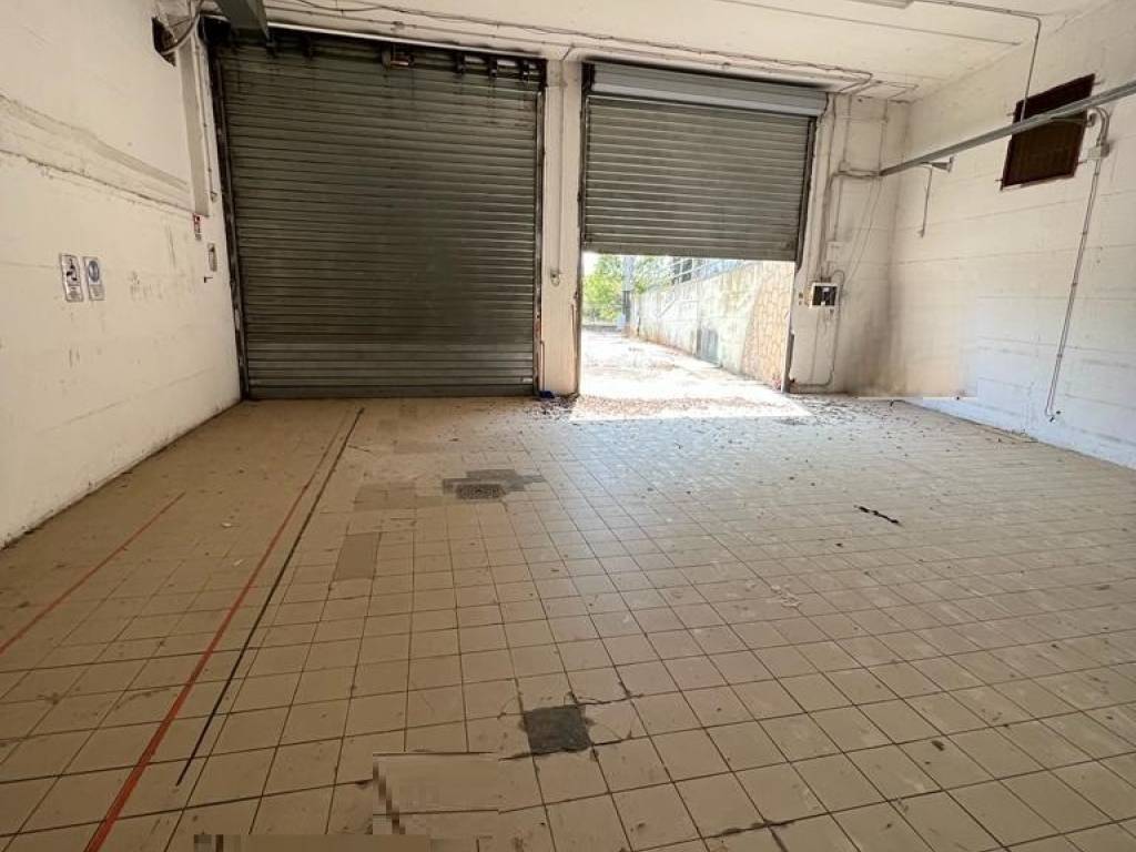 locale commerciale in vendita a Guidonia Montecelio in zona Setteville