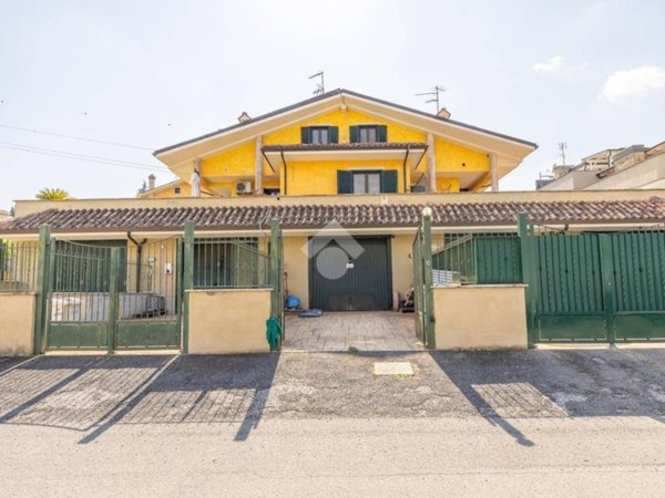 casa indipendente in vendita a Guidonia Montecelio in zona Setteville