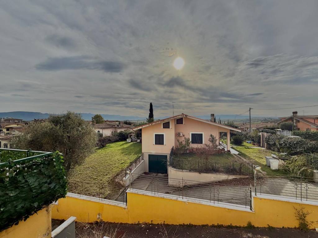 appartamento in vendita a Guidonia Montecelio in zona Pichini