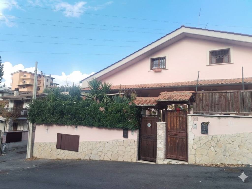 appartamento in vendita a Guidonia Montecelio in zona Pichini