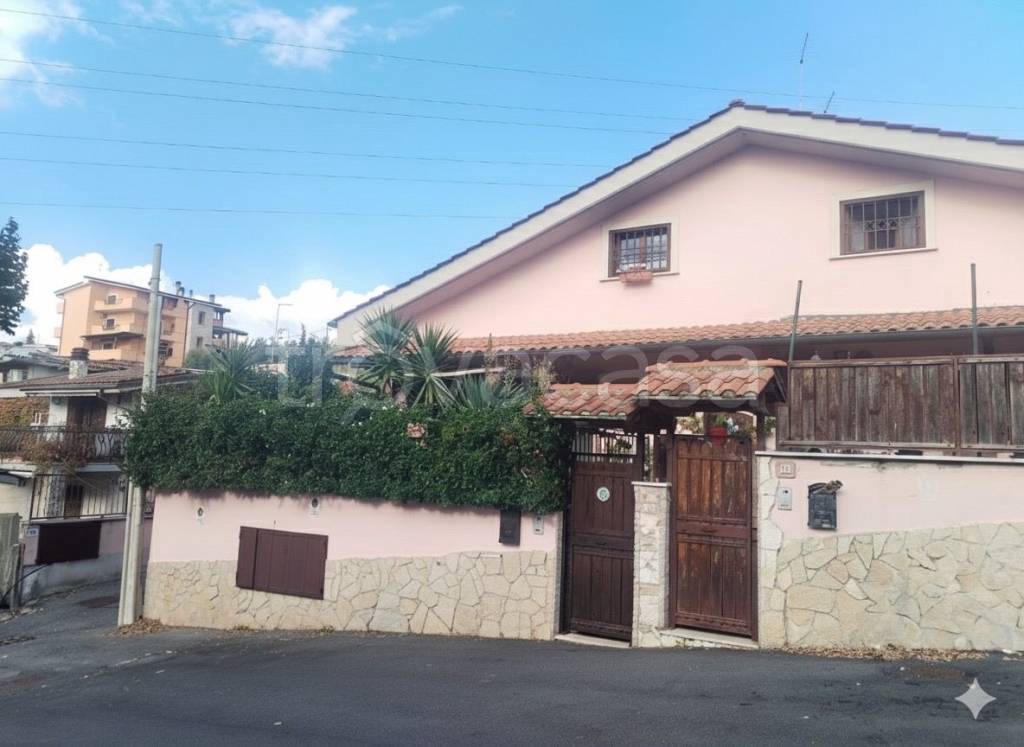 appartamento in vendita a Guidonia Montecelio in zona Pichini