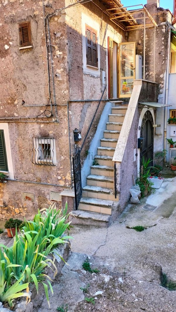 appartamento in vendita a Guidonia Montecelio in zona Montecelio