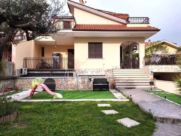 casa indipendente in vendita a Guidonia Montecelio in zona Marco Simone