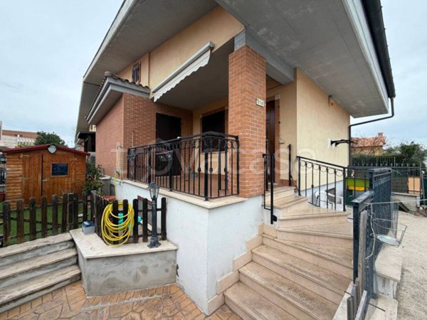 casa indipendente in vendita a Guidonia Montecelio in zona Montecelio