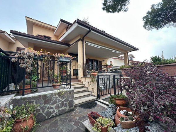 casa indipendente in vendita a Guidonia Montecelio in zona Colleverde