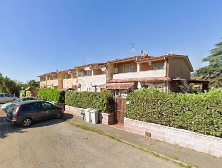 casa indipendente in vendita a Guidonia Montecelio in zona Villanova